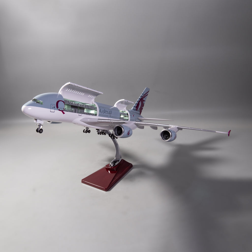 Airbus A380 Qatar 1:160 – 47 cm / 18.5 in – Opening Interior