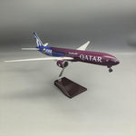 Qatar Airways Boeing 777-300ER "Copa Mundial de la FIFA" – 47 cm / 18,5 in – Modelo con pantalla LED activada por voz - Thumbnail 4