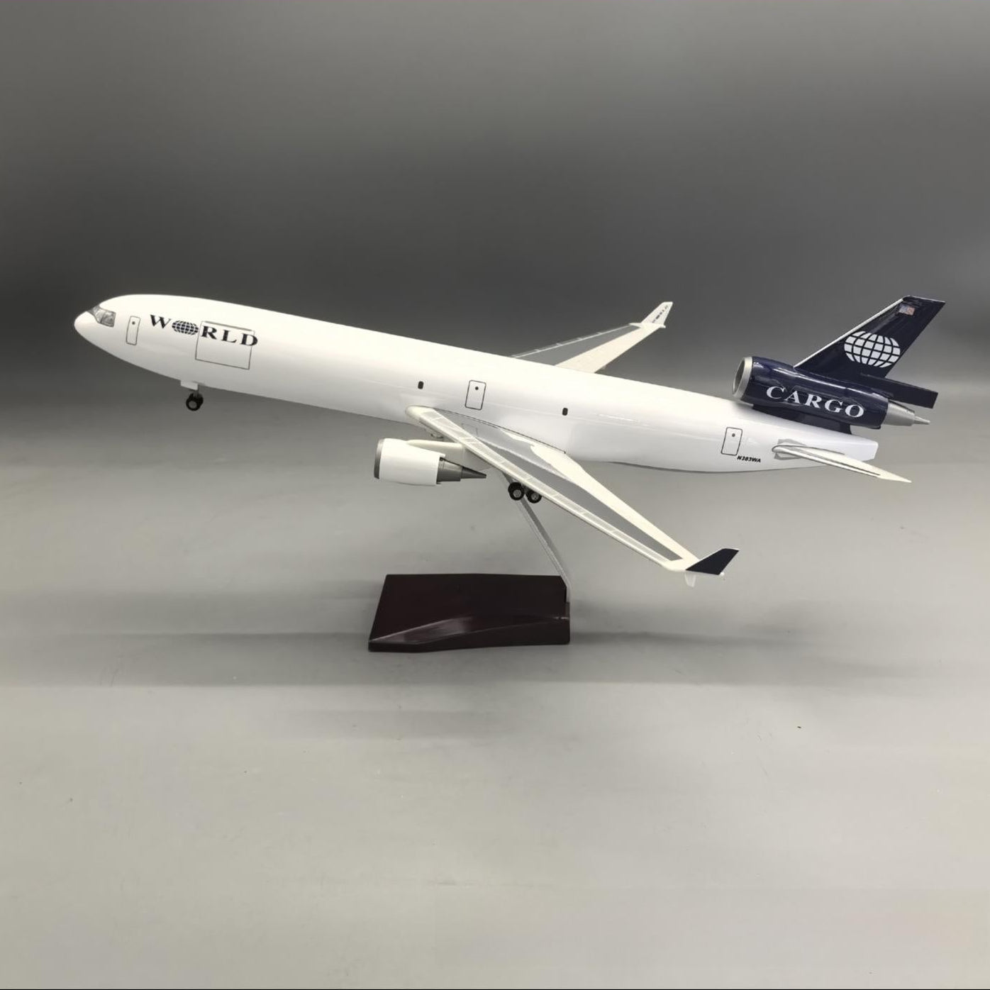 World Airways Cargo MD-11F 1:130 – 47 cm / 18.5 in