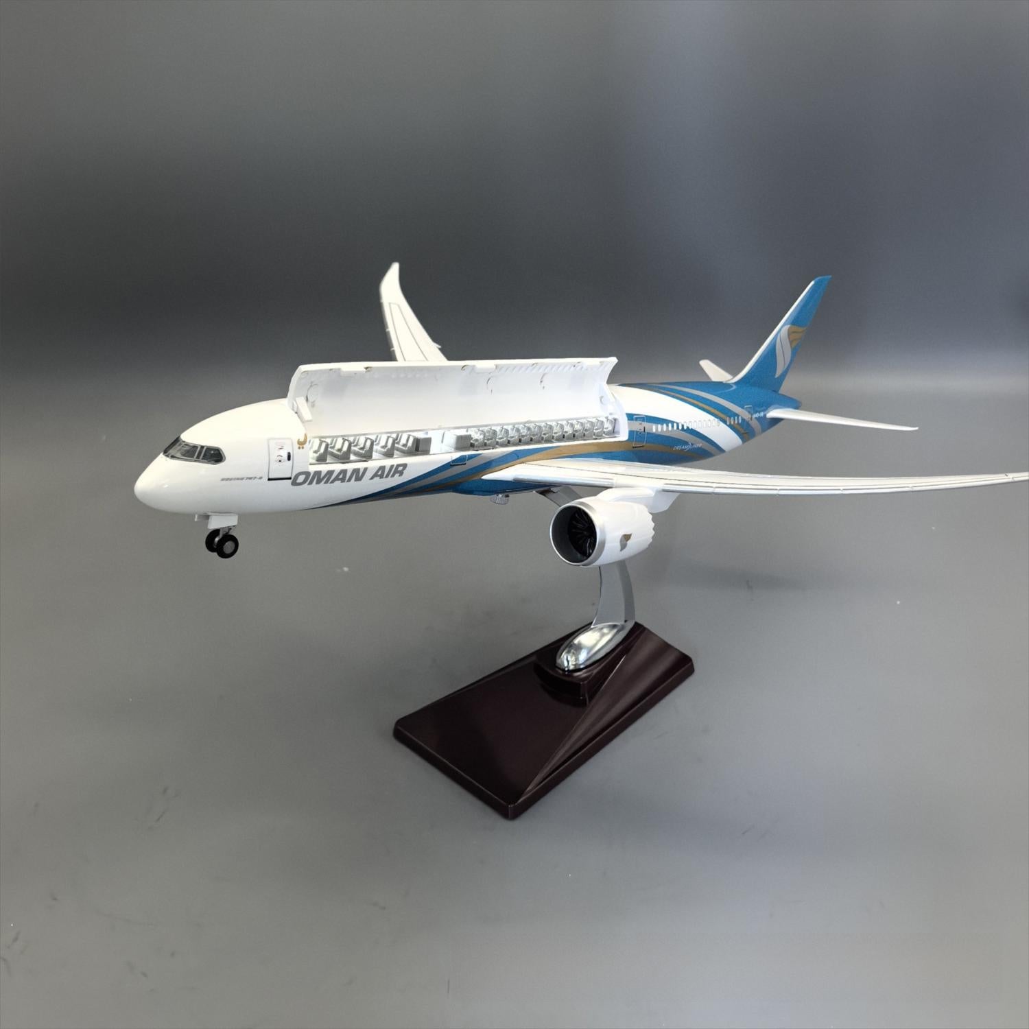 Oman Air Boeing 787-9 Dreamliner – 42 cm / 16.5 in – Openable Hatch Cover LED Display Model - Gallery 7