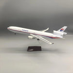 Malaysia Airlines MD-11 1:150 – 47 cm / 18.5 in – Classic Trijet Edition - Thumbnail 1