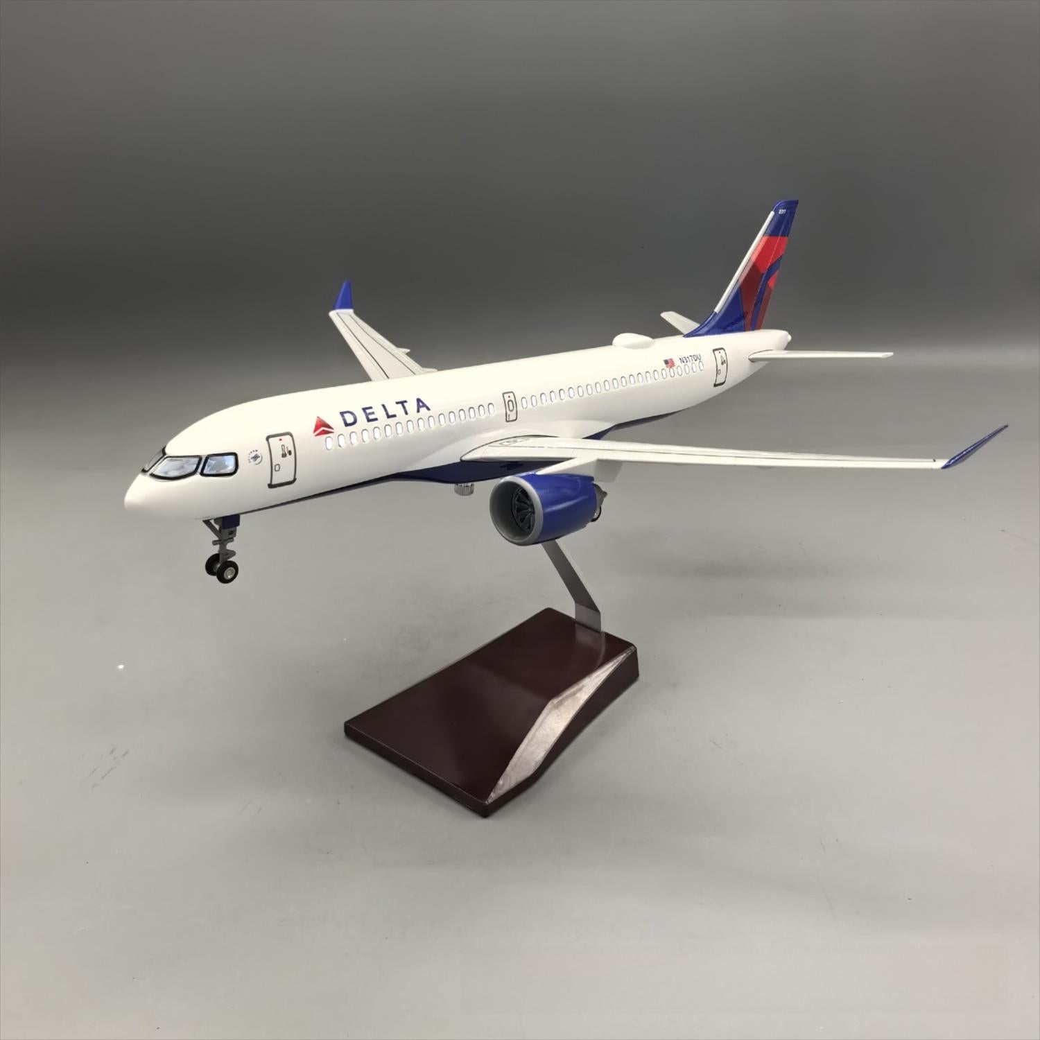 Delta Air Lines Airbus A220-300 1:100 – 38.7 cm / 15.2 in – LED Lights