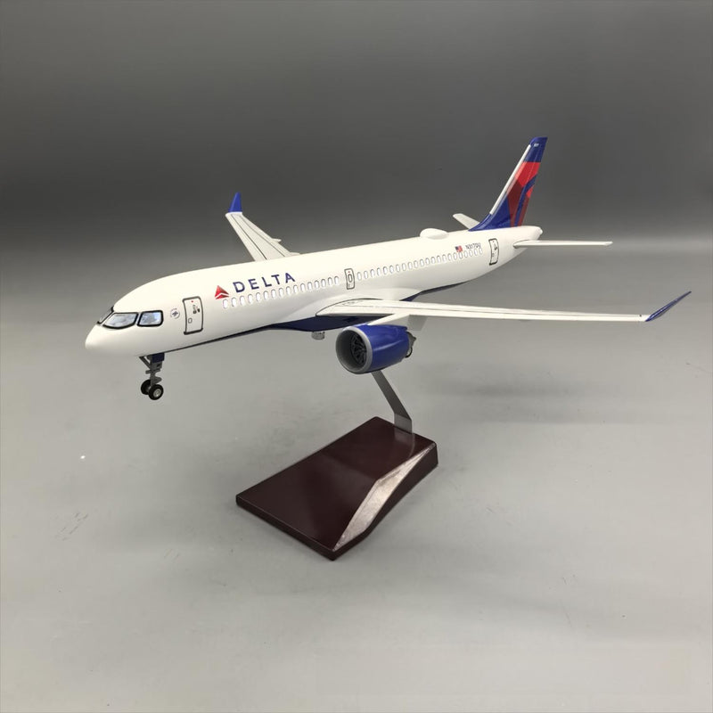 Delta Air Lines Airbus A220-300 1:100 – 38.7 cm / 15.2 in – LED Lights - Image 4