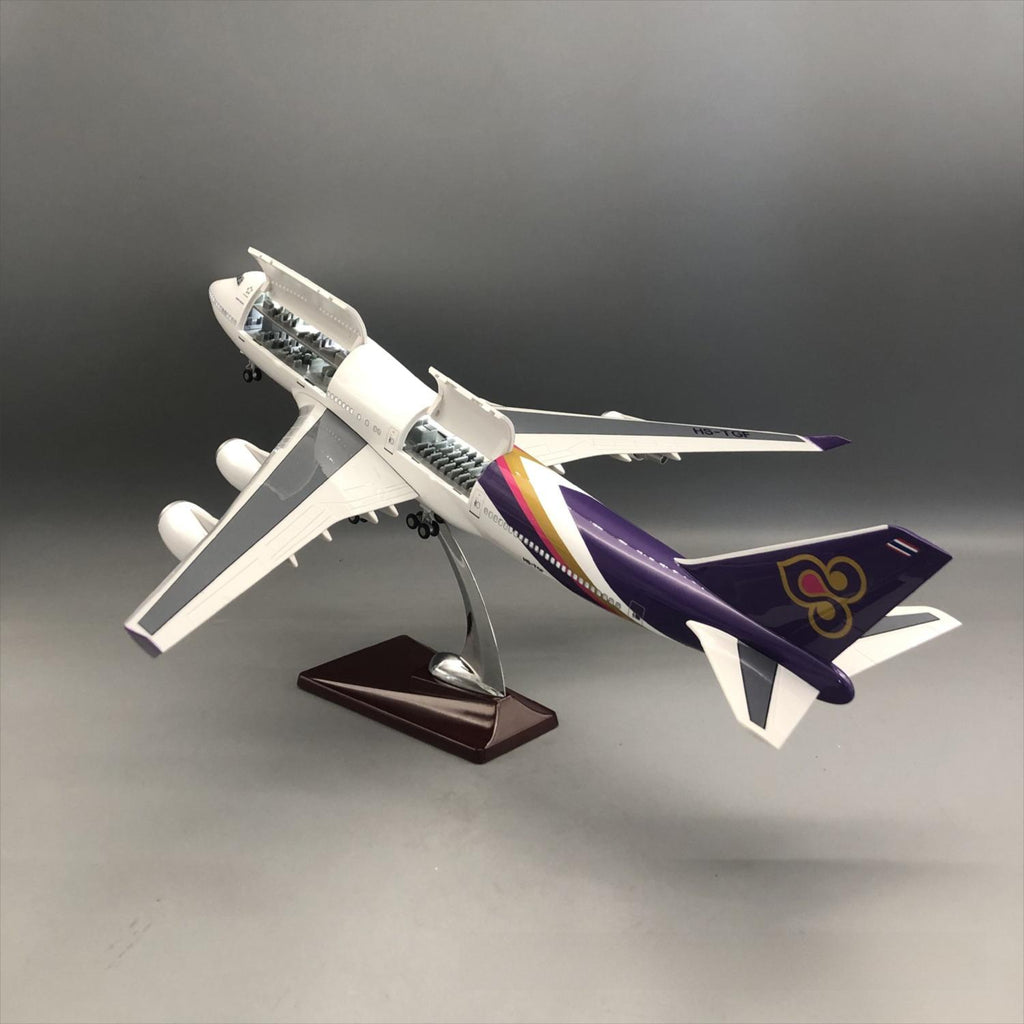 Thai Airways Boeing 747-400 1:150 – 47 cm / 18.5 in – Opening Cabin Interior & LED Lights