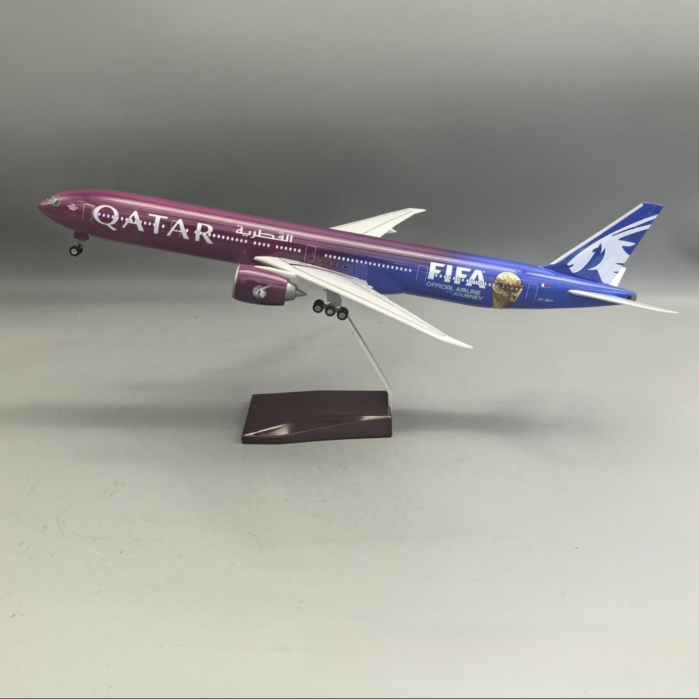 Qatar Airways Boeing 777-300ER "FIFA World Cup" – 47 cm / 18.5 in – Voice-Activated LED Display Model