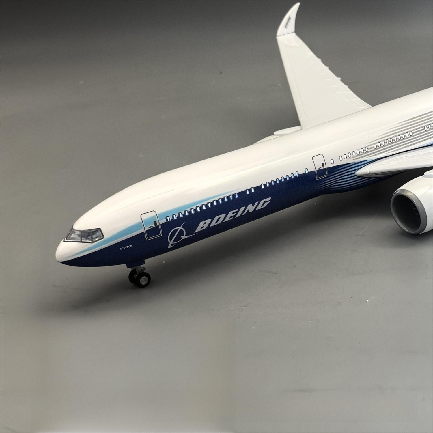 Boeing 777-9X House Prototype – 47 cm / 18.5 in – Folding Wingtip Display Model