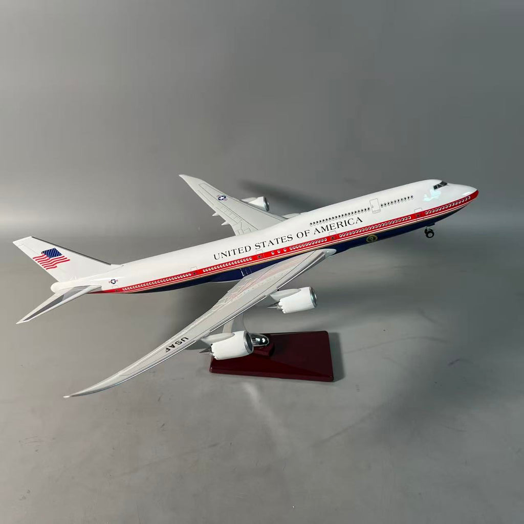 Air Force One Boeing 747-8 (VC-25B) 1:150 Scale Model Airplane – New Presidential Livery (47cm / 18.5")
