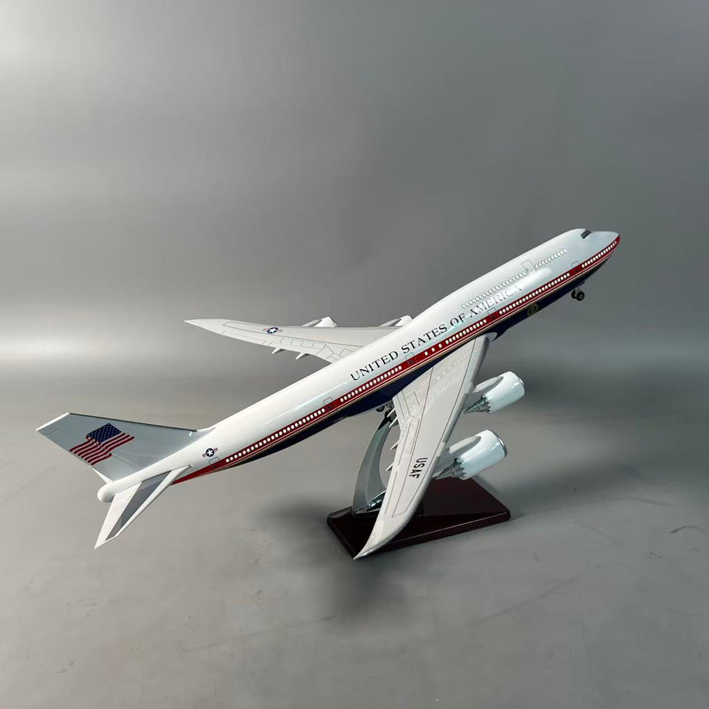 Air Force One Boeing 747-8 (VC-25B) 1:150 Scale Model Airplane – New Presidential Livery (47cm / 18.5")