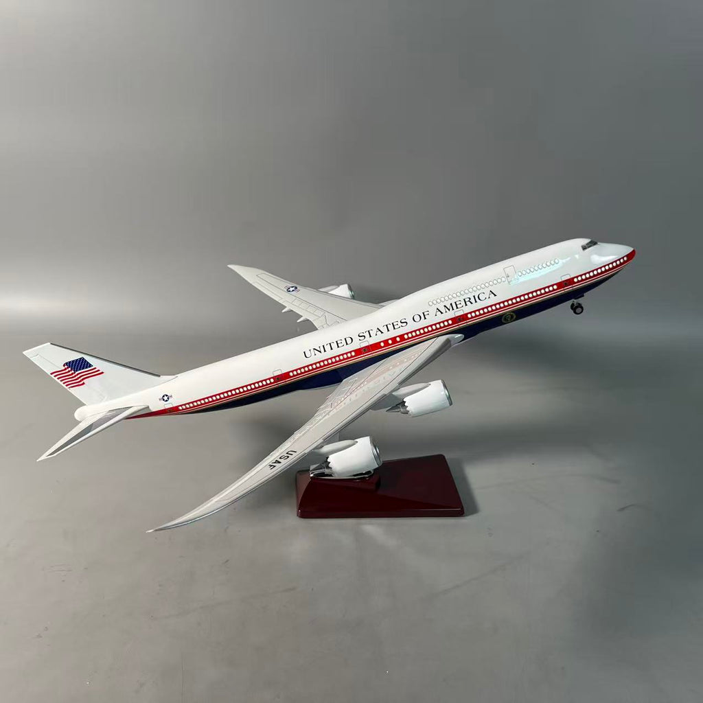 Air Force One Boeing 747-8 (VC-25B) 1:150 Scale Model Airplane – New Presidential Livery (47cm / 18.5")
