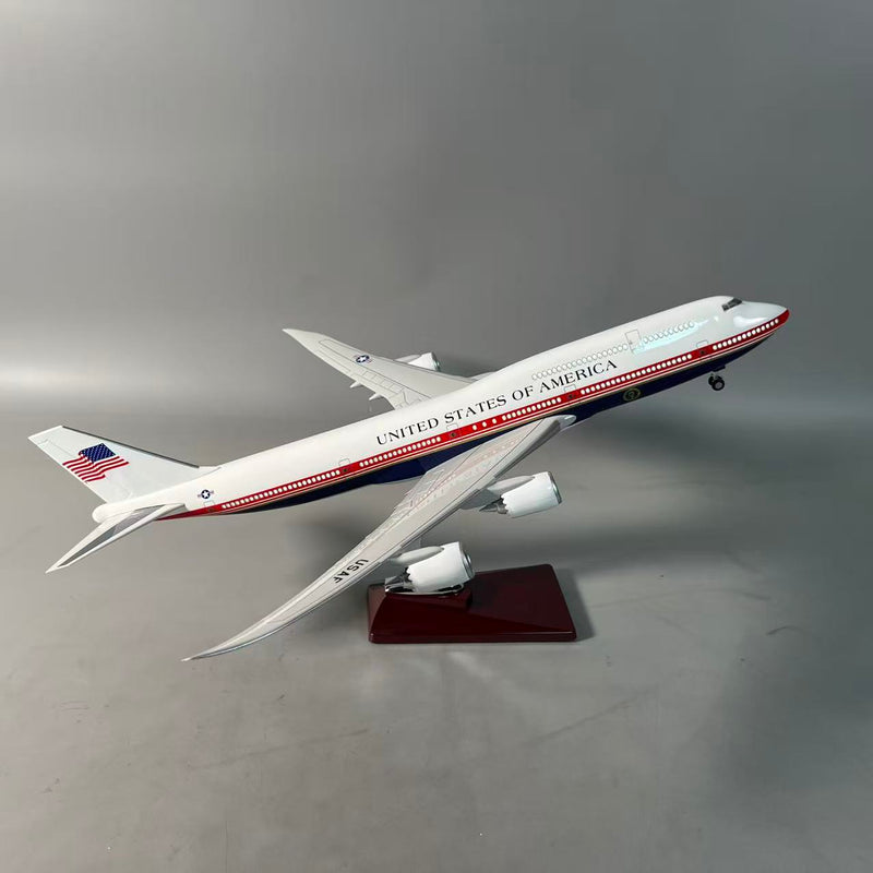 Air Force One Boeing 747-8 (VC-25B) 1:150 Scale Model Airplane – New Presidential Livery (47cm / 18.5") - Image 3