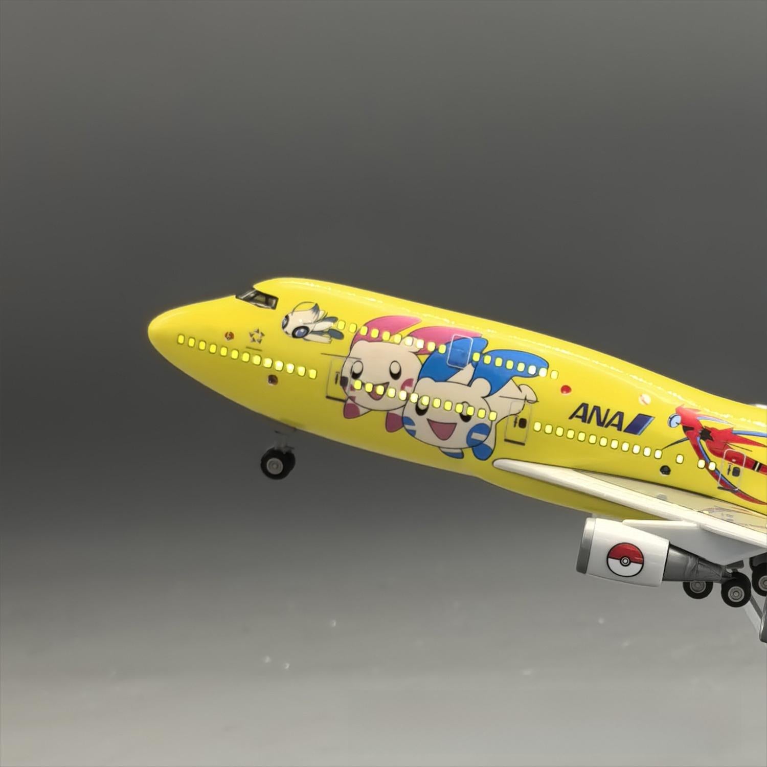 ANA "Pikachu Jet" Boeing 747-400 1:190 – 37 cm / 14.6 in – Special Pokemon Edition