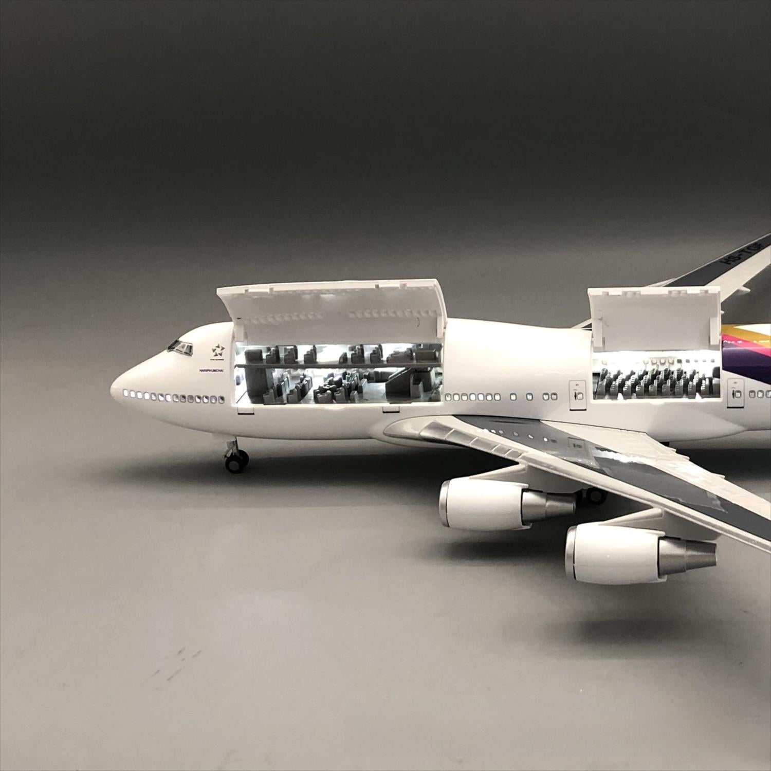 Thai Airways Boeing 747-400 1:150 – 47 cm / 18.5 in – Opening Cabin Interior & LED Lights