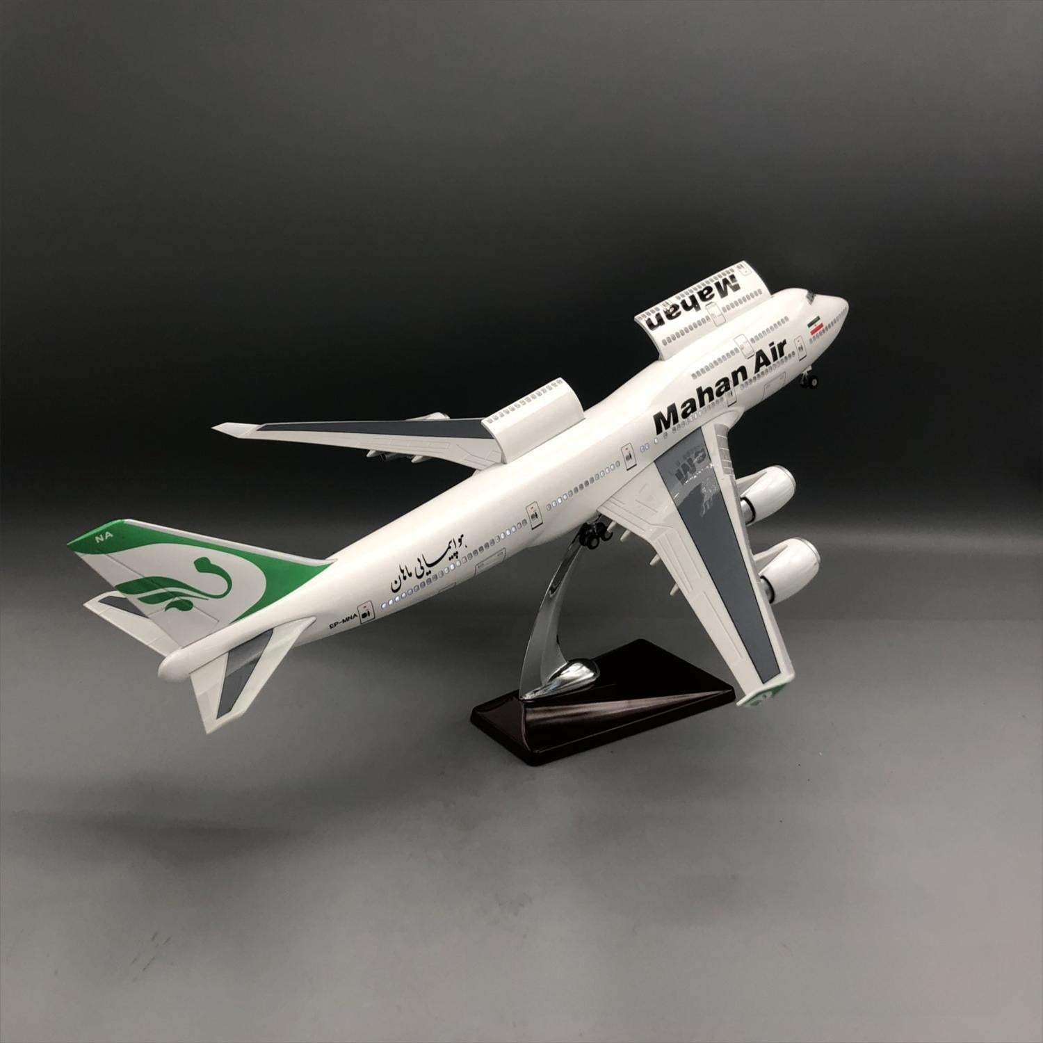 Mahan Air Boeing 747-400 1:150 – 47 cm / 18.5 in – Opening Cabin Interior & LED Lights