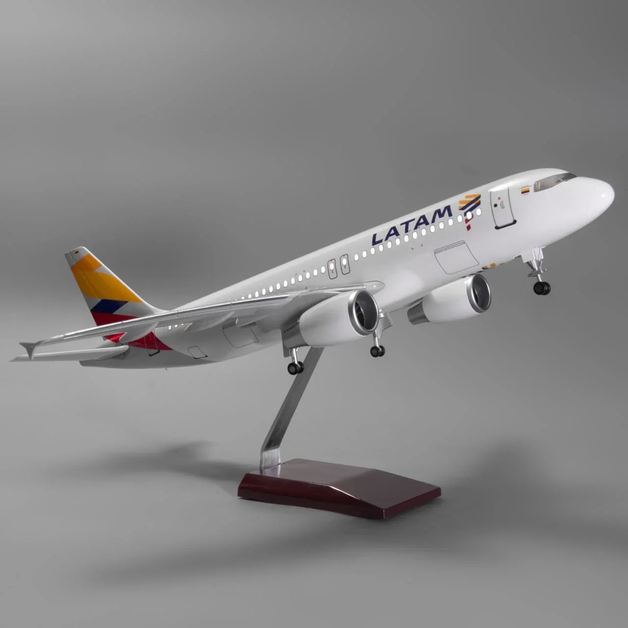LATAM A320 Colombian Flag Special Edition – 47cm (18.5") – 1:80 Scale – LED (15 Units Only) - Gallery 3