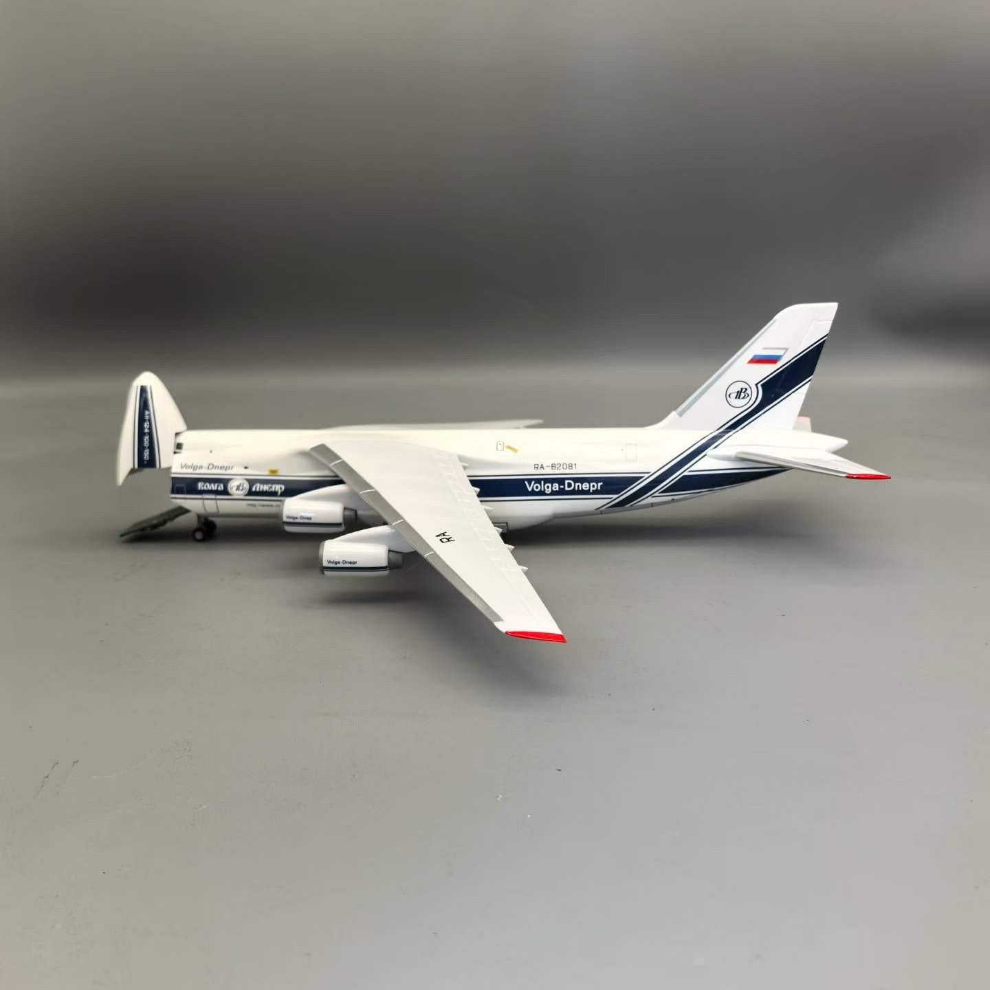 Antonov An-124 Volga-Dnepr Heavy Cargo – 1:165 Scale Model