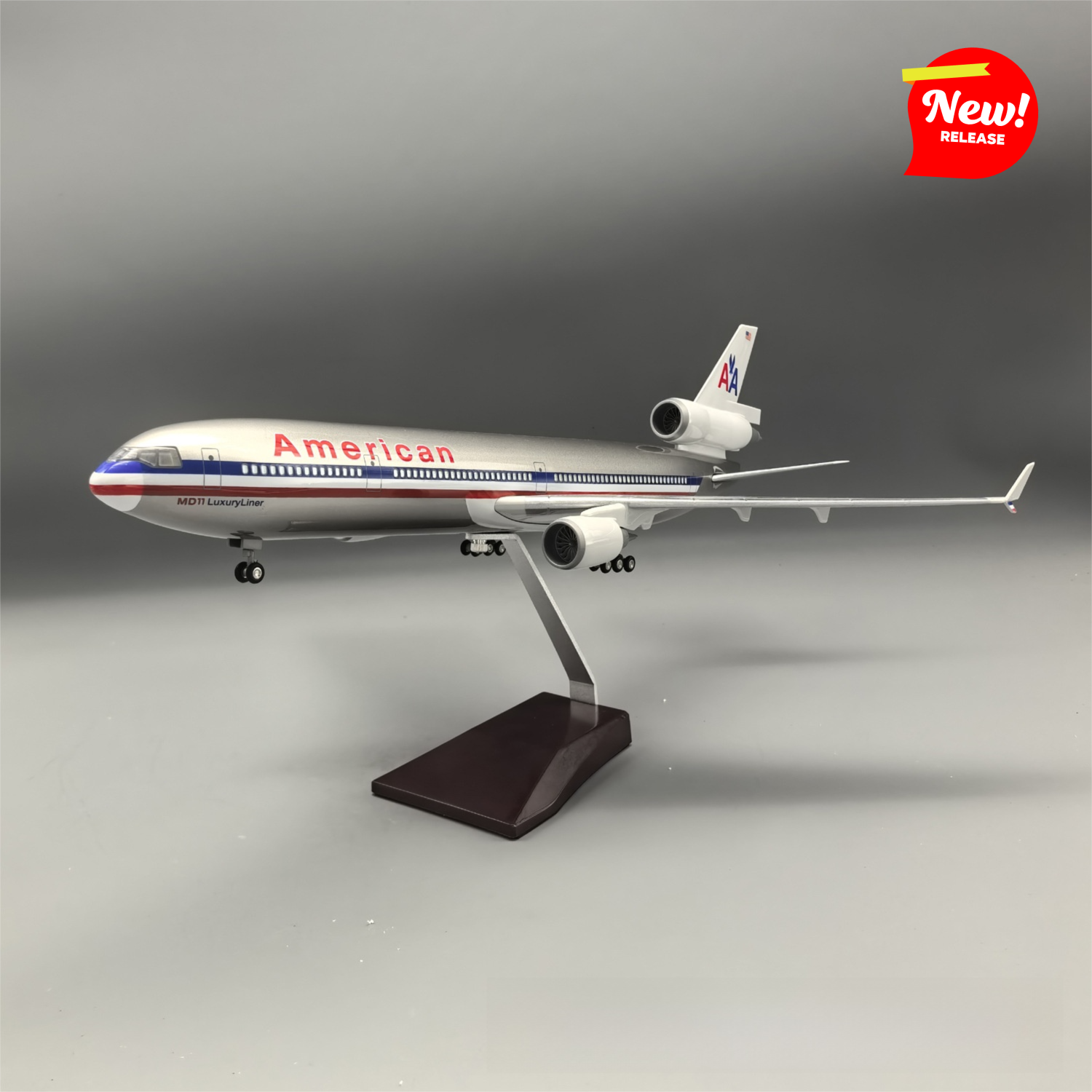 American Airlines MD-11 McDonnell Douglas – Scale 1:130 – 47 cm – ABS Resin – Optional LED Lights