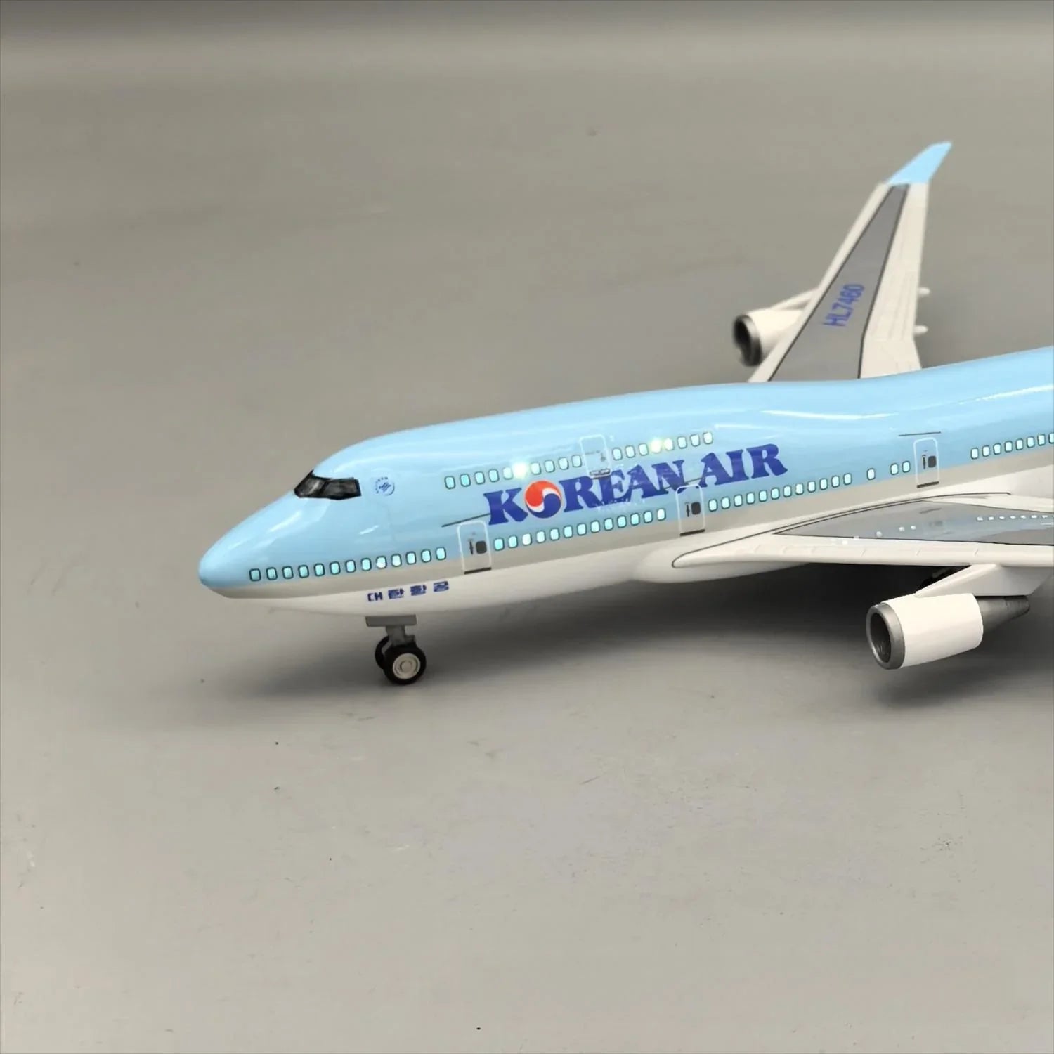 Korean Air Boeing 747-400 – 37 cm / 14.6 in – Luxury Solid Desktop Display Model - Gallery 7
