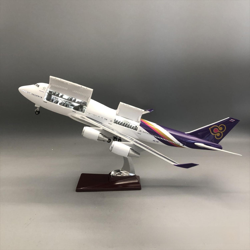 Thai Airways Boeing 747-400 1:150 – 47 cm / 18.5 in – Opening Cabin Interior & LED Lights