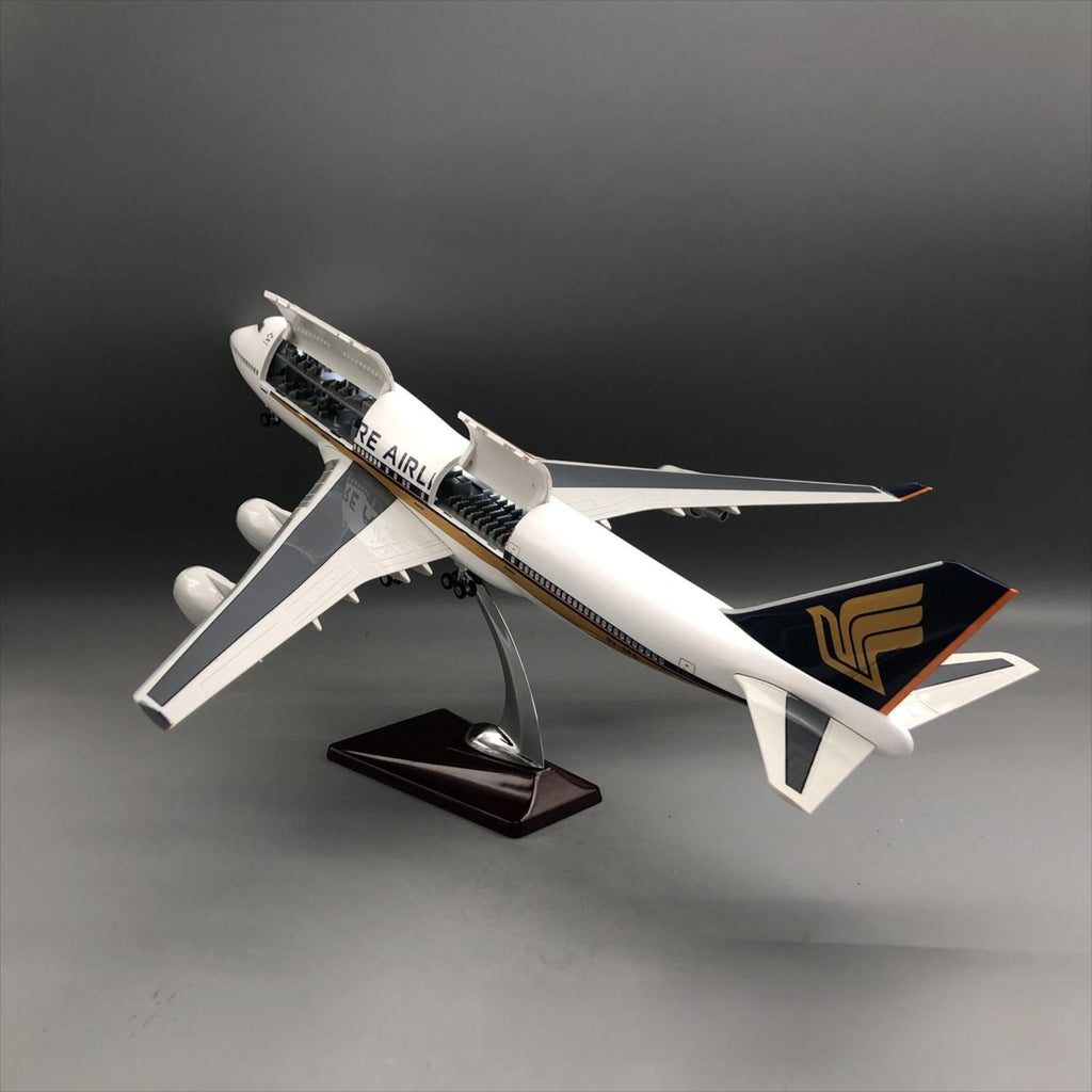 Singapore Airlines Boeing 747-400 1:150 – 47 cm / 18.5 in – Opening Cabin Interior & LED Lights
