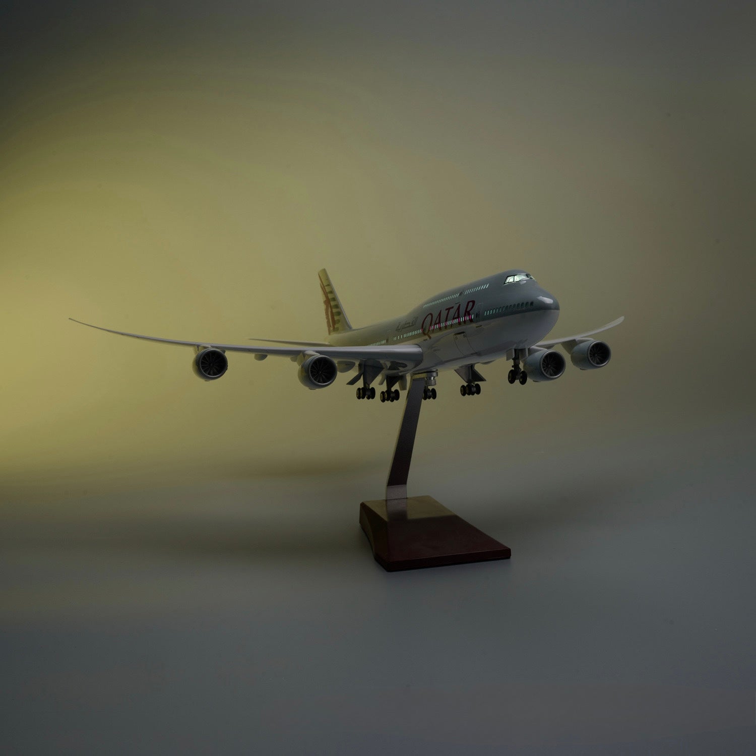 B747 QATAR - ESCALA 1/150 - 47 CM - 18,5 PULGADAS - MODELO DE AVIÓN