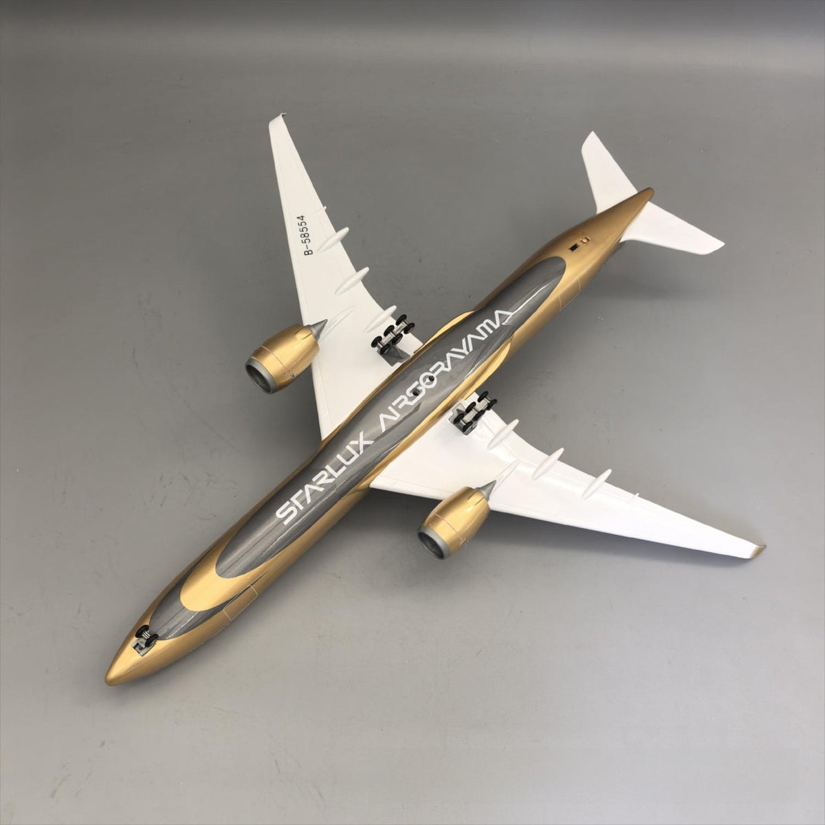 STARLUX Airlines Airbus A350-1000 "Empty Mountain Gold" Airplane Model — 1:157 Scale | 47cm / 18.5"