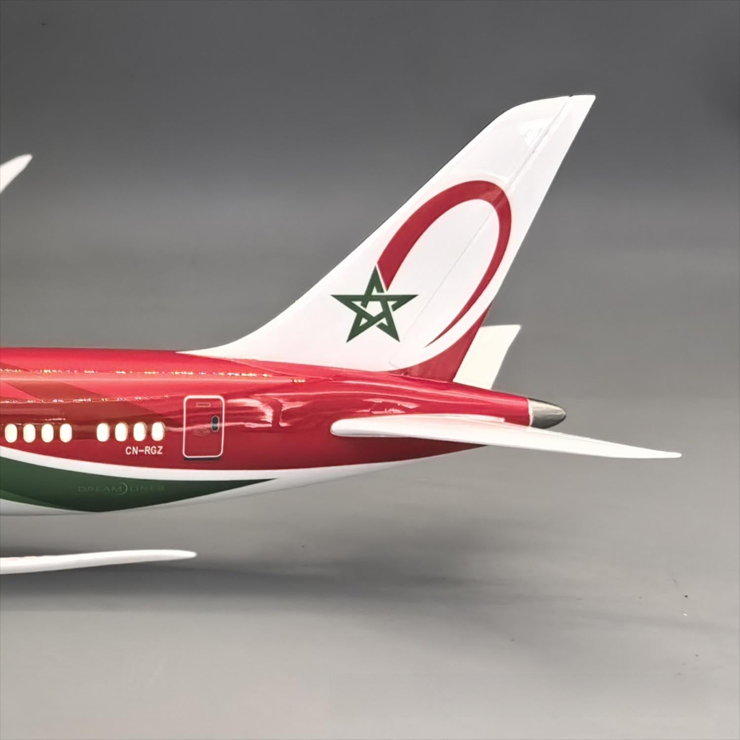 Royal Air Maroc Boeing 787-8 Dreamliner 1:130 – 43 cm / 16.9 in – LED Lights
