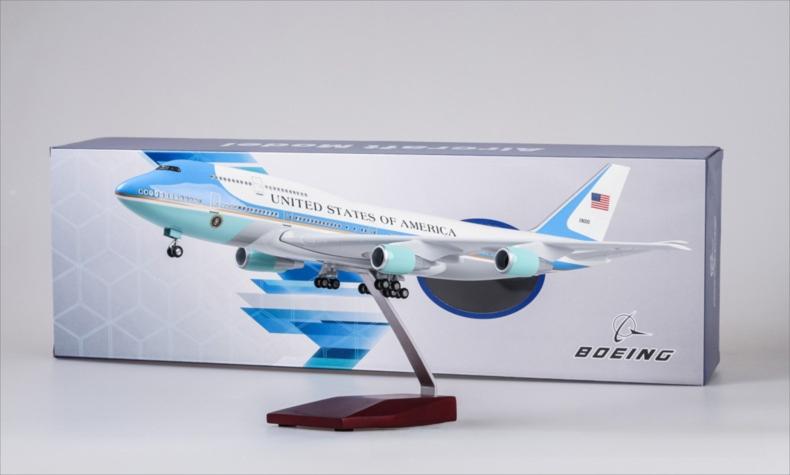 طائرة الرئاسة الأمريكية بوينغ 747 بمقياس 1:190 – 37 سم / 14.6 بوصة – أضواء LED