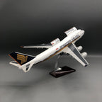 Singapore Airlines Boeing 747-400 1:150 – 47 cm / 18.5 in – Opening Cabin Interior & LED Lights