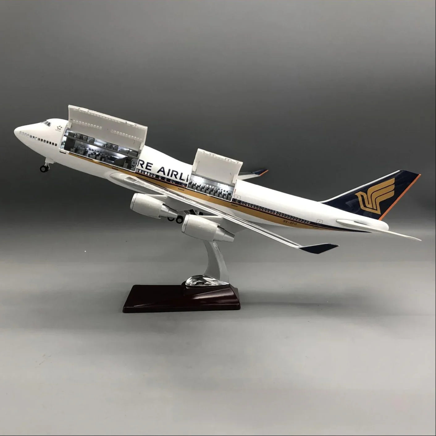 レア物！！SINGAPORE AIRLINE BOEING747-400模型 Singapore Airlines Boeing 747-400 1:150 – 47 cm / 18.5 in
