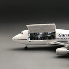 Garuda Indonesia Boeing 747-400 1:150 – 47 cm / 18.5 in – Opening Cabin Interior & LED Lights