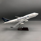Garuda Indonesia Boeing 747-400 1:150 – 47 cm / 18.5 in – Opening Cabin Interior & LED Lights