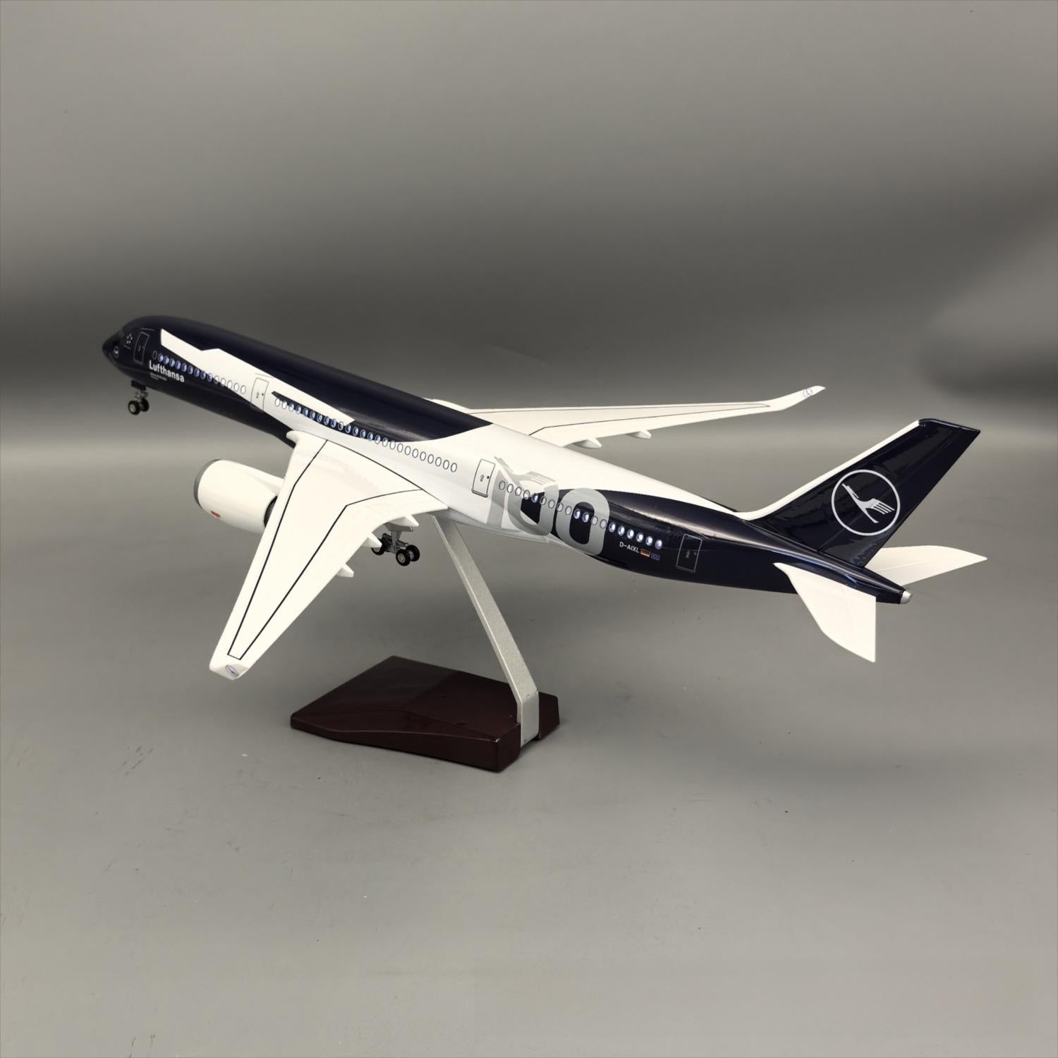 Lufthansa Airbus A350-900 "Centennial 1926–2026" – 47 cm / 18.5 in – Voice-Activated LED Display Model - Gallery 3