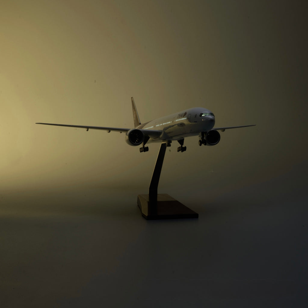 B777 THAI  - SCALE 1/157 - 47CM -18.5IN
