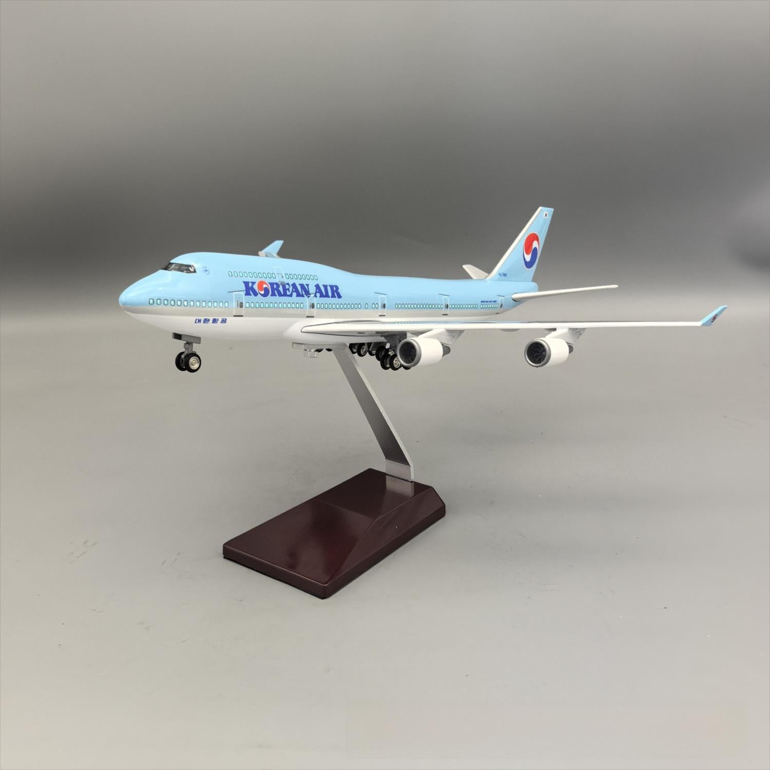 Korean Air Boeing 747-400 – 37 cm / 14.6 in – Luxury Solid Desktop Display Model