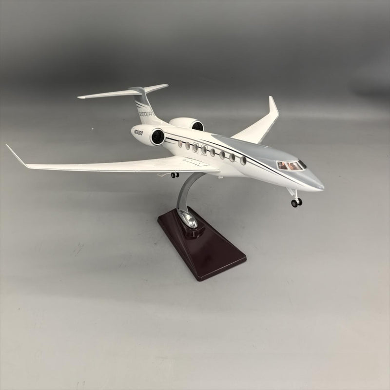 Avión ejecutivo Gulfstream G650ER 1:50 – 45 cm / 17.7 in – Interior de cabina abatible y luces LED - Image 3