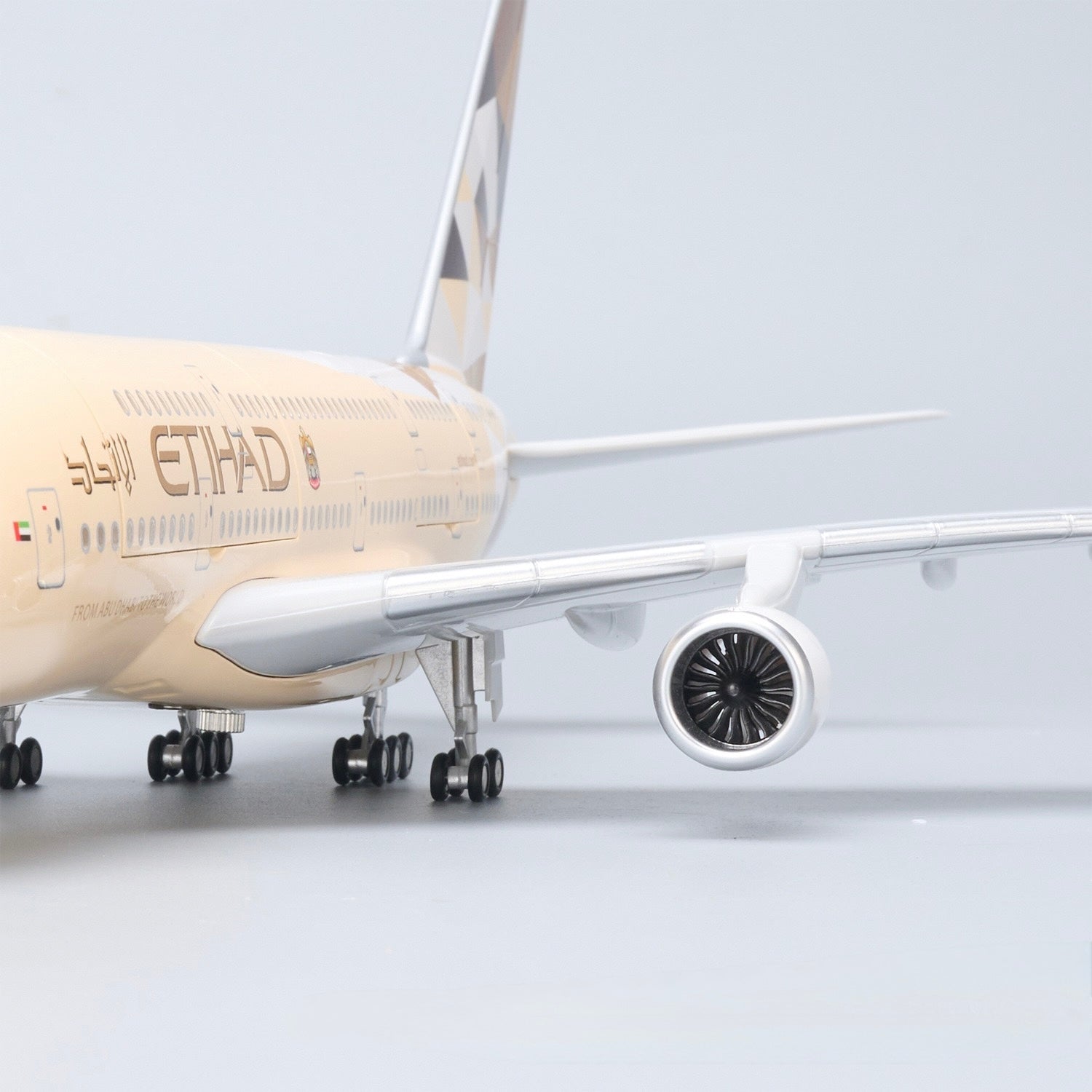Etihad Airways Airbus A380 1:160 – 45.5 cm / 17.9 in – Opening Cabin Interior