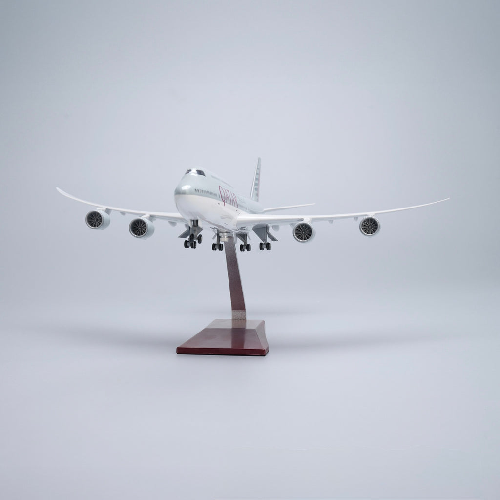 B747 QATAR - SCALE 1/150 - 47CM - 18.5 IN - AIRPLANE MODEL