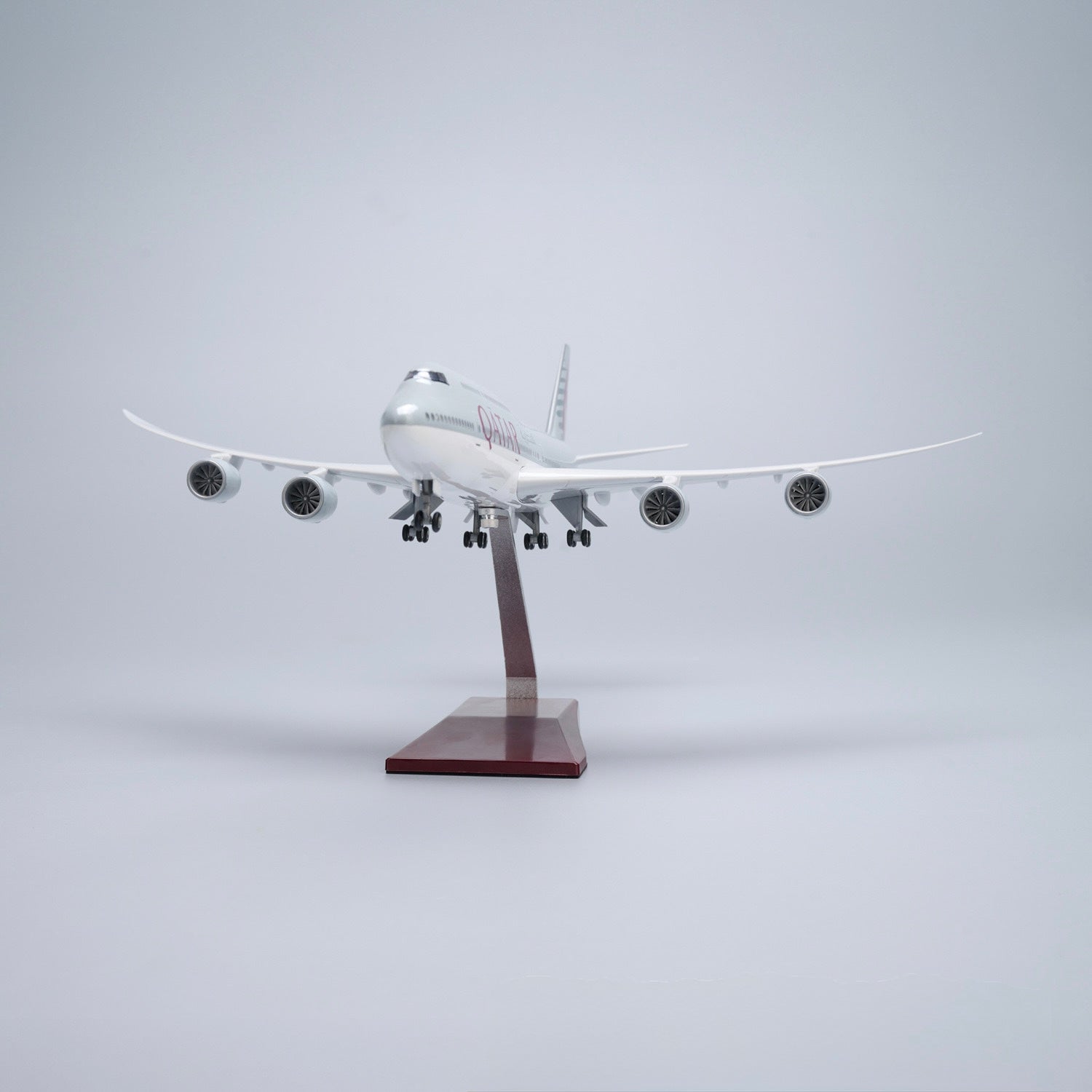 B747 QATAR - ESCALA 1/150 - 47 CM - 18,5 PULGADAS - MODELO DE AVIÓN