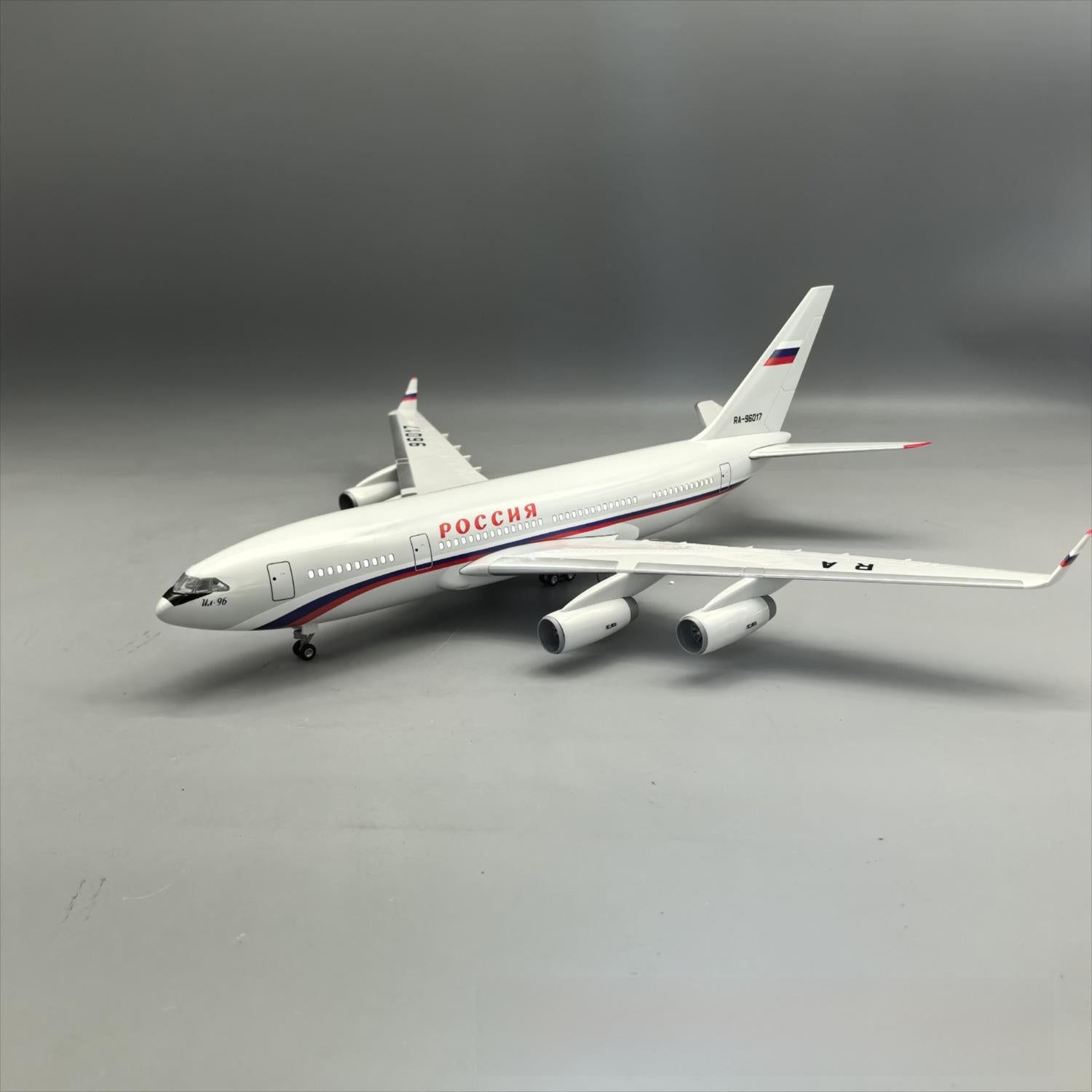 Russia Air Force One Ilyushin Il-96-300 1:120 – 46 cm / 18.1 in – LED Lights
