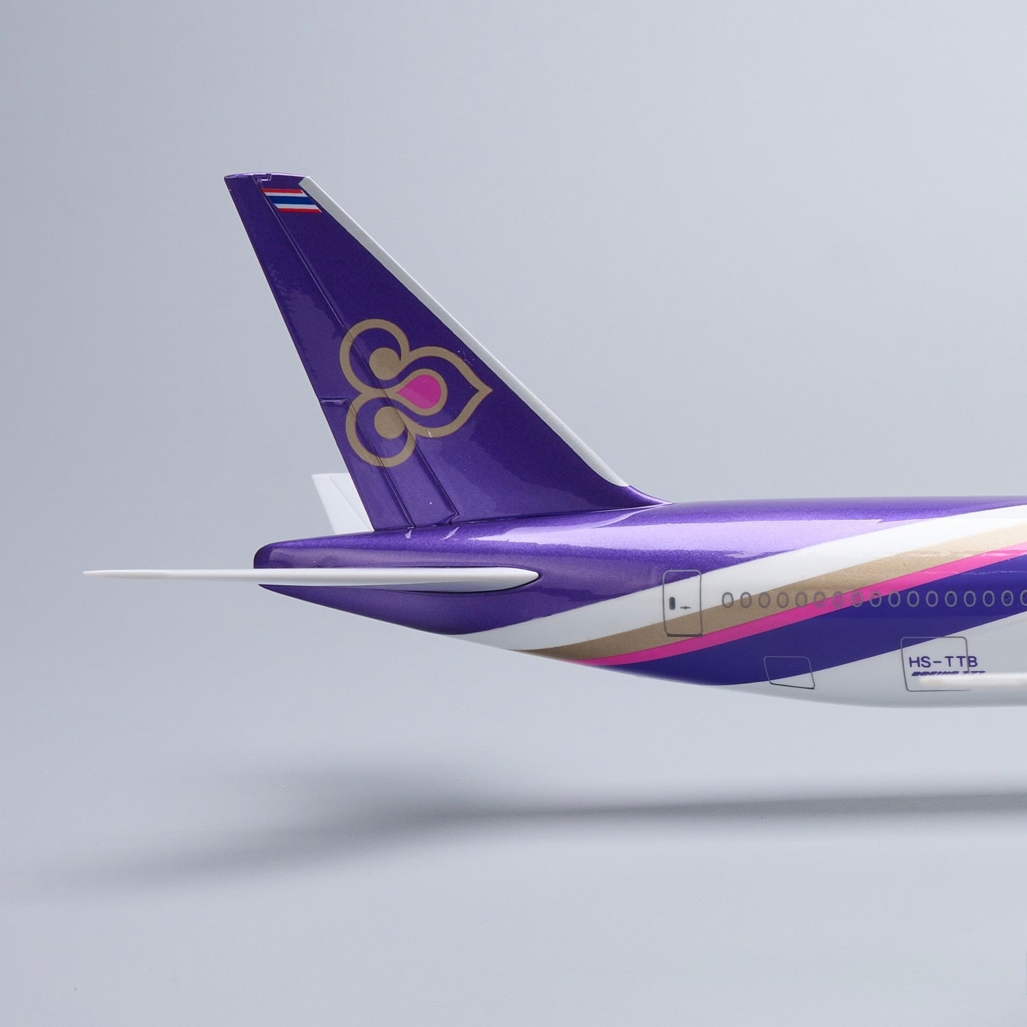 B777 THAI  - SCALE 1/157 - 47CM -18.5IN