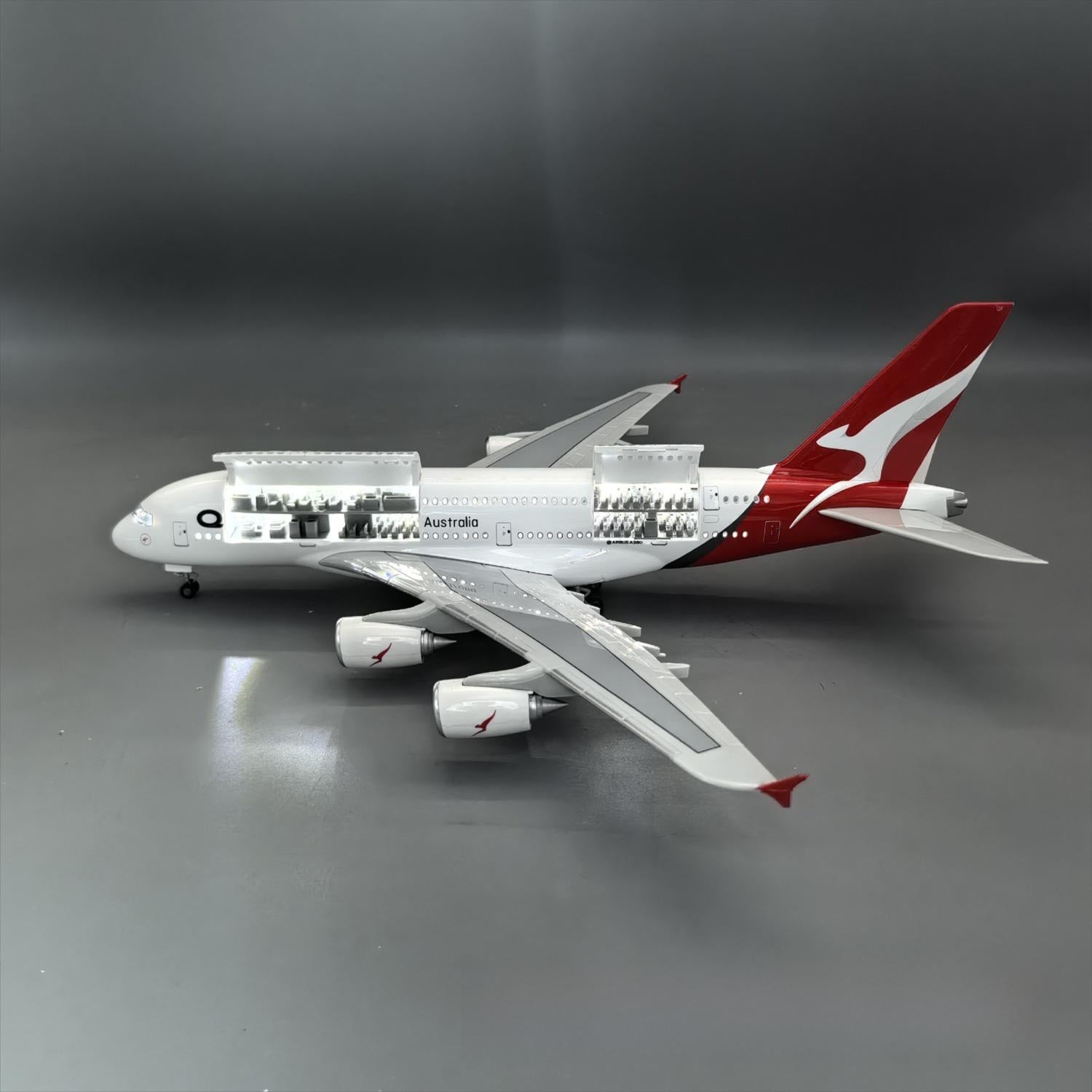Qantas Airbus A380 1:160 – 45.5 cm / 17.9 in – Opening Cabin Interior