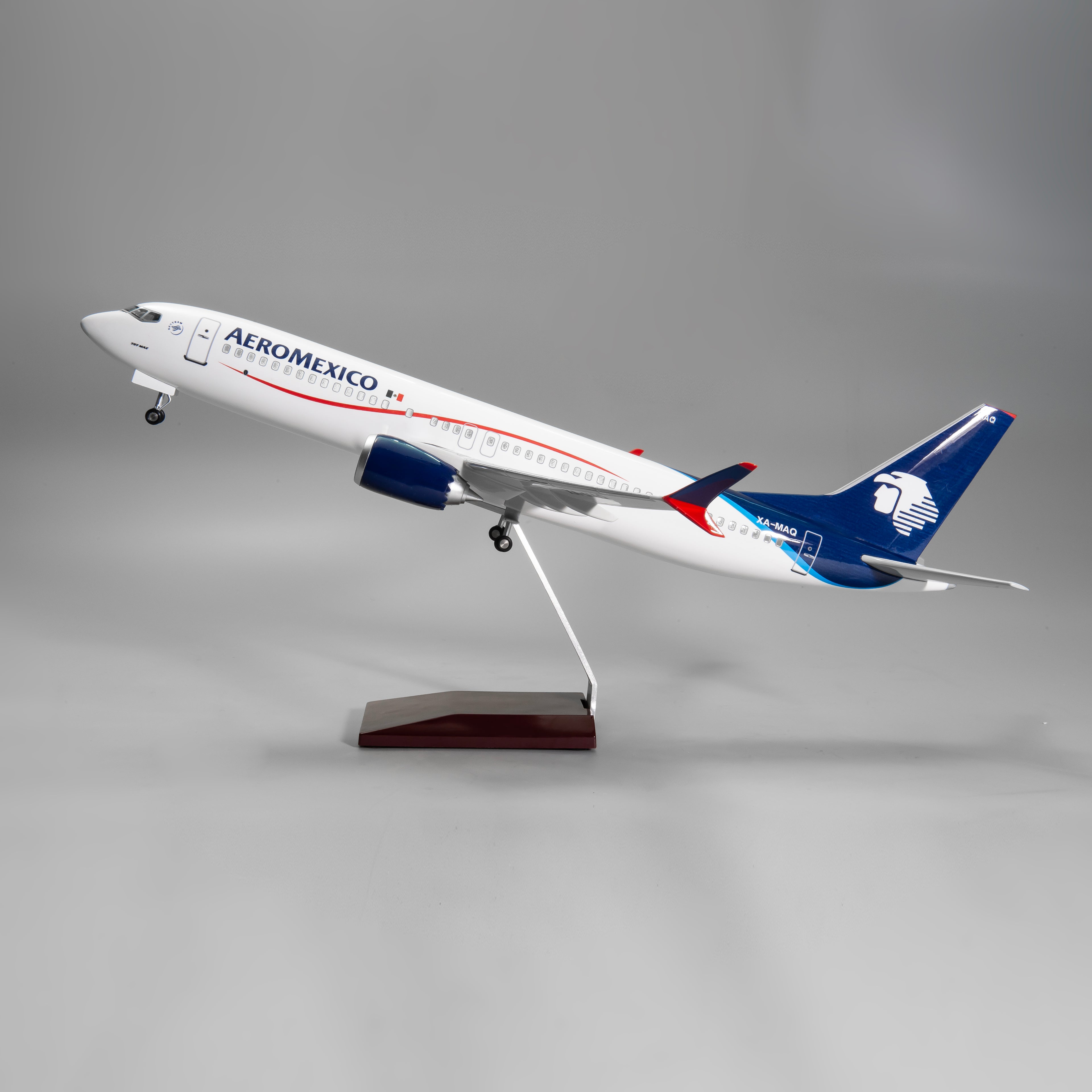 Boeing 737 MAX Aeroméxico – Scale 1:80 (47 cm / 18.5 in)