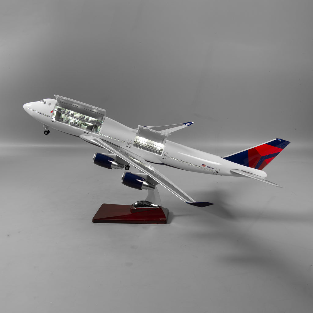 B747 Delta Model - Opening Fuselage with Interior - Classic Livery - 1:150 - 18.5"/47cm