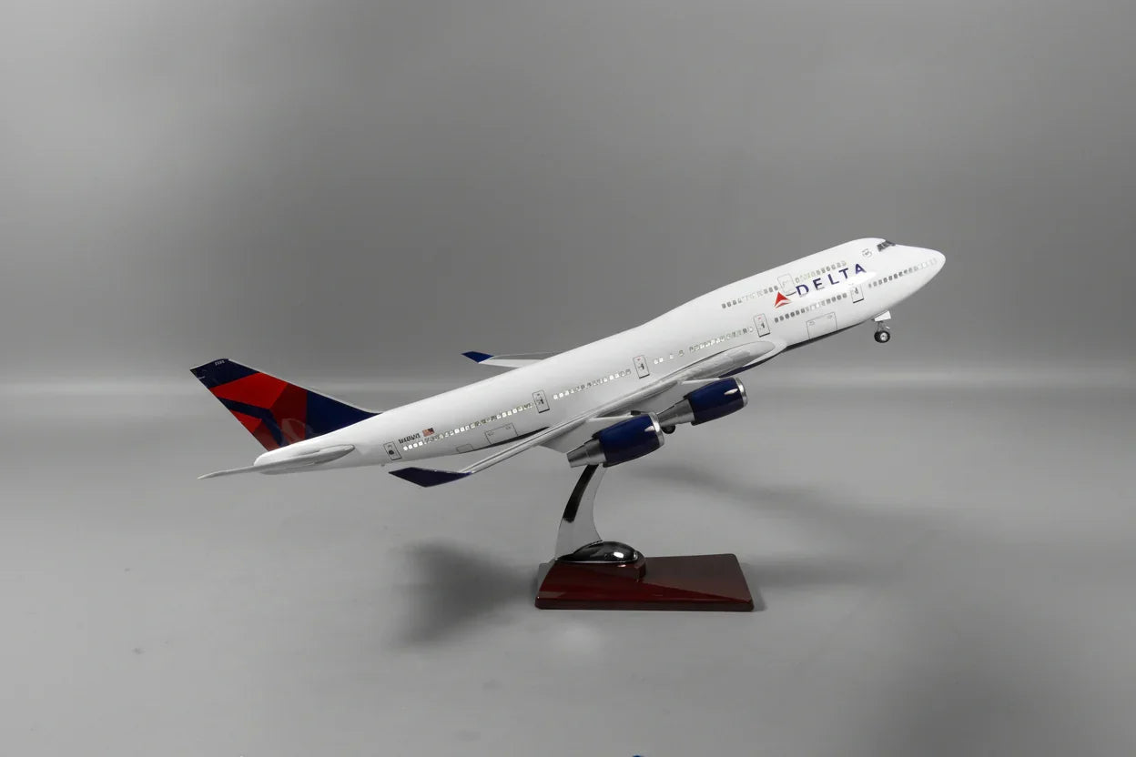 Boeing 747 Delta Classic Livery 1:150 – 47 cm / 18.5 in – Opening Interior - Gallery 8