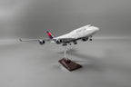 Boeing 747 Delta Classic Livery 1:150 – 47 cm / 18.5 in – Opening Interior