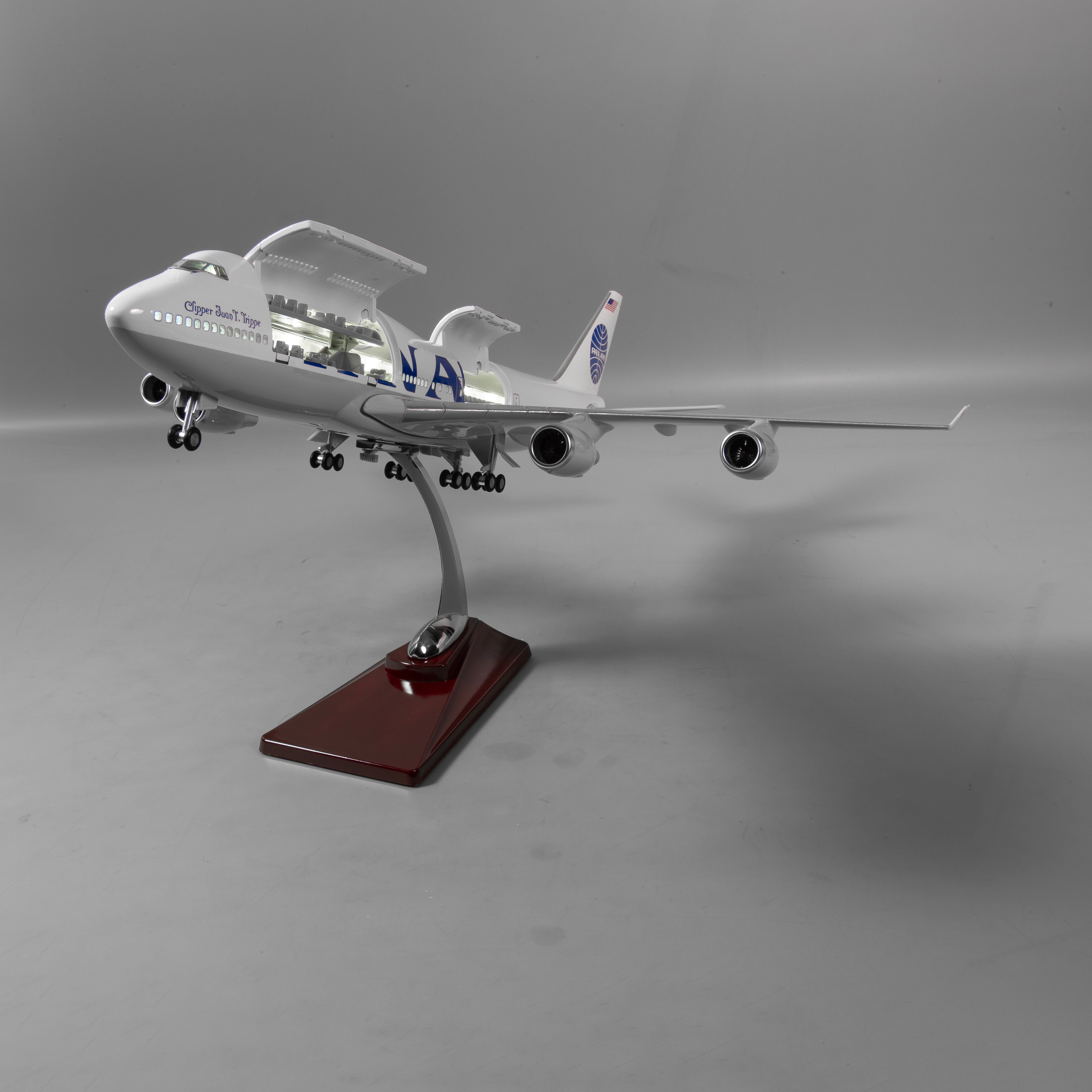 Boeing 747 PAN AM - Opening Interior - 1:150 - 18.5"/47cm