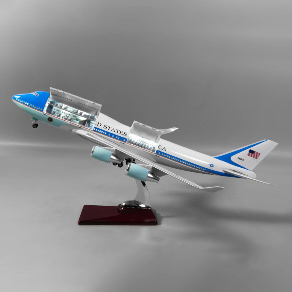 Boeing 747 Air Force One - Presidential Aircraft - Opening Fuselage - 1:150 Scale - 18.5"/47cm