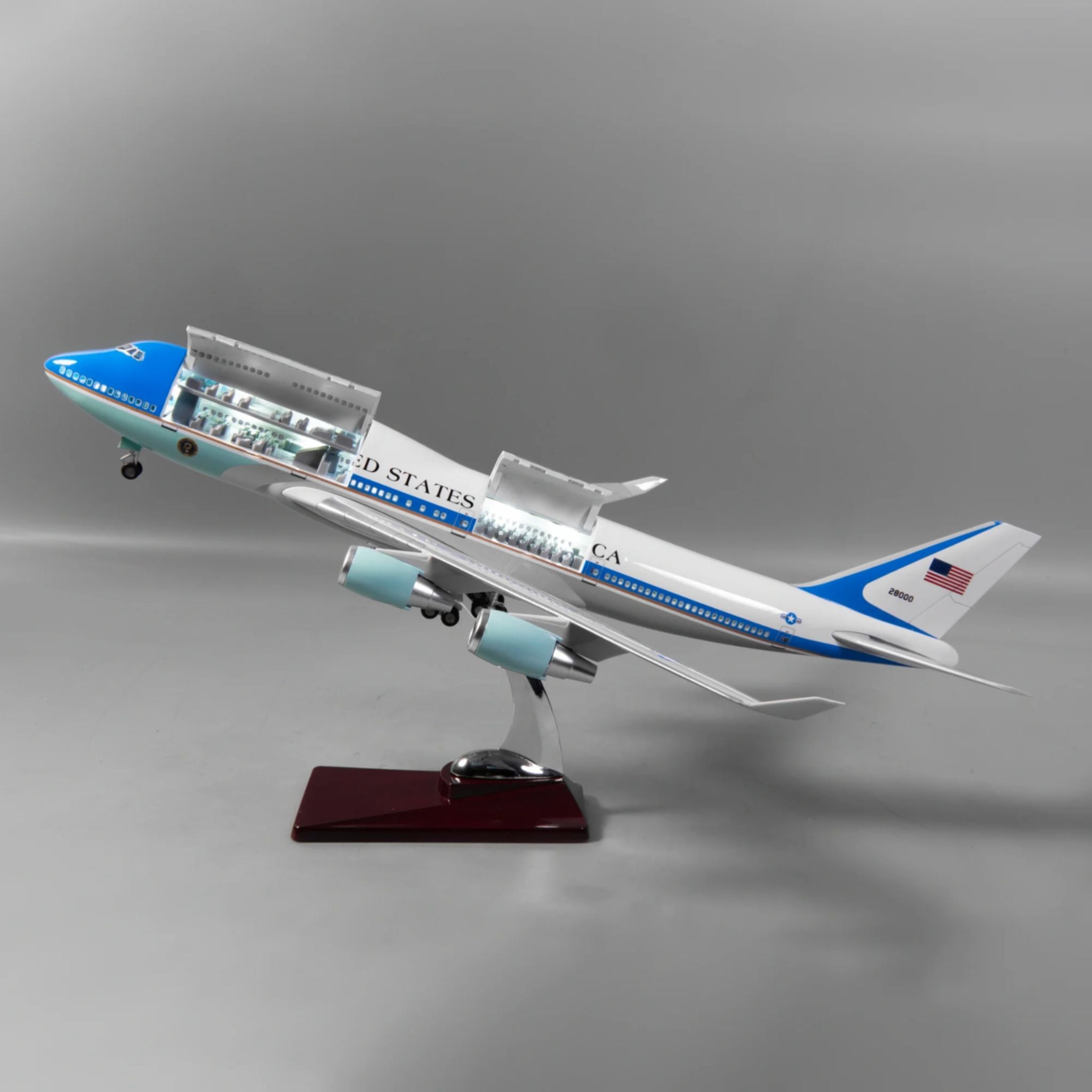 Boeing 747 Air Force One - Presidential Aircraft - Opening Fuselage - 1:150 Scale - 18.5"/47cm