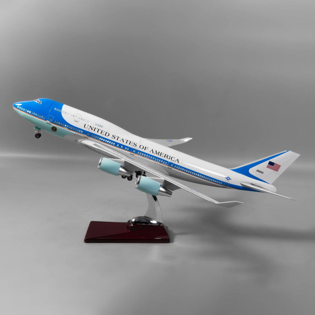 Boeing 747 Air Force One - Presidential Aircraft - Opening Fuselage - 1:150 Scale - 18.5"/47cm