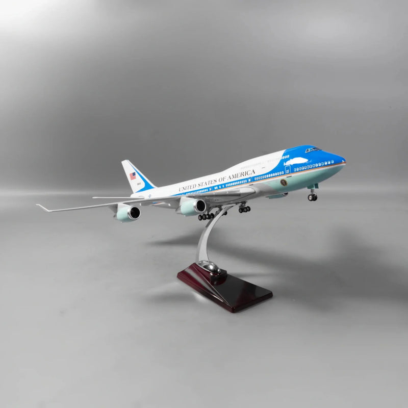 Boeing 747 Air Force One 1:150 – 47 cm / 18.5 in – Opening Interior - Image 8